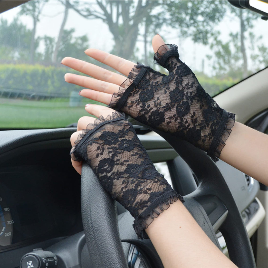 IRYNA 1Pair Fingerless Gloves Lace Gloves Fingerless Short Black Lace Gloves for Women Fingerless Lace Gloves Black Gloves for Halloween Party Costume Accessory