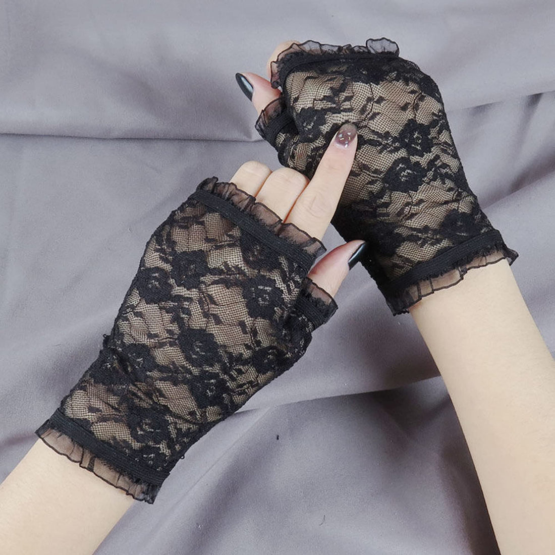 IRYNA 1Pair Fingerless Gloves Lace Gloves Fingerless Short Black Lace Gloves for Women Fingerless Lace Gloves Black Gloves for Halloween Party Costume Accessory